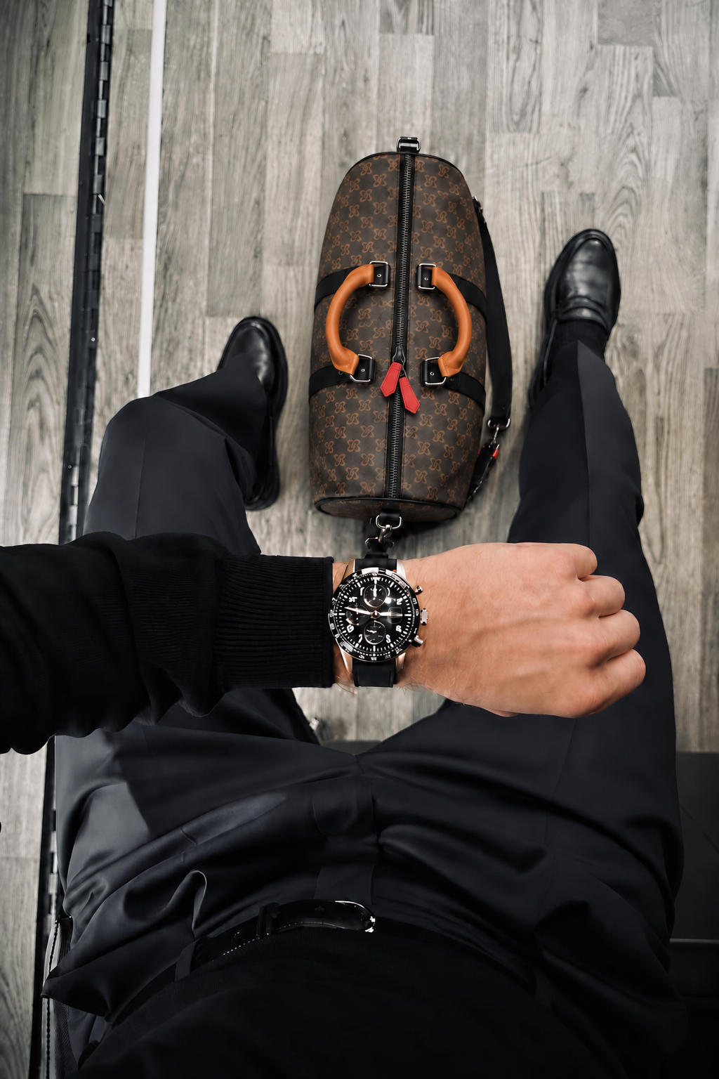 Bismarck bag viewed from above, held between the wearer’s feet